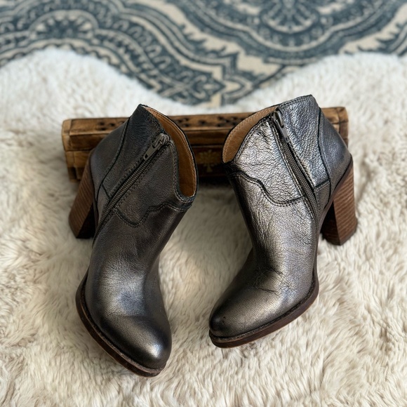 Lucky Brand Eller Almond Toe Ankle Bootie size 6 Pewter grey. - Picture 5 of 12